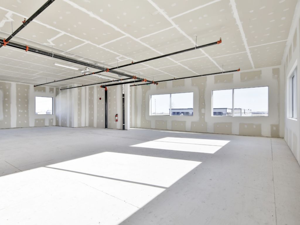Commercial space in a FLEX building / New construction for light commercial and industrial use