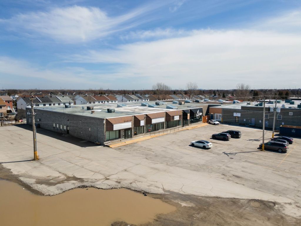 Commercial spaces and warehouse for rent 1,000 to 45,000 sqft Laval