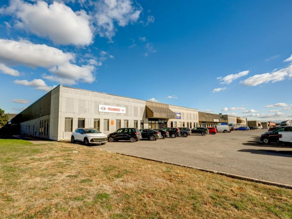 Industrial space for lease - 3421 Boul. Industriel