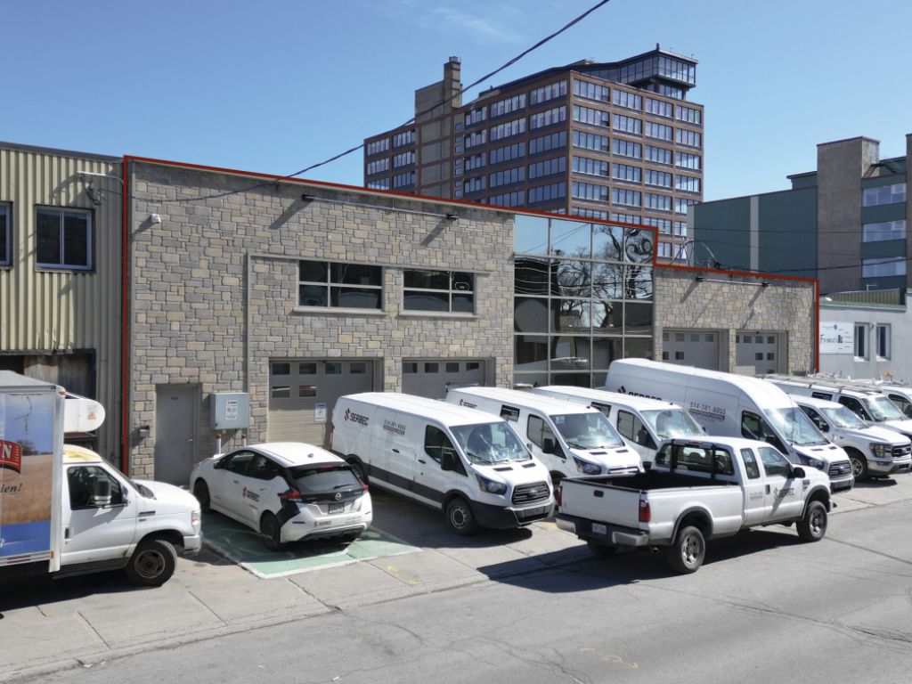 Flex building for sale Villeray. Strategic versatility in the heart of the Industrial District