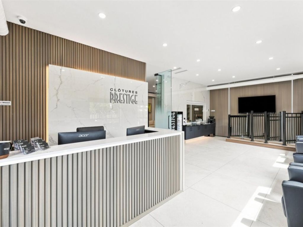 Commercial/office building for sale