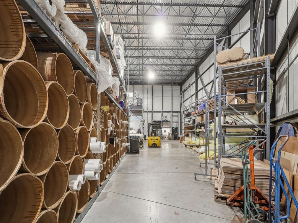 Industrial building 15,051 sq.ft. � Saint-Bruno-de-Montarville