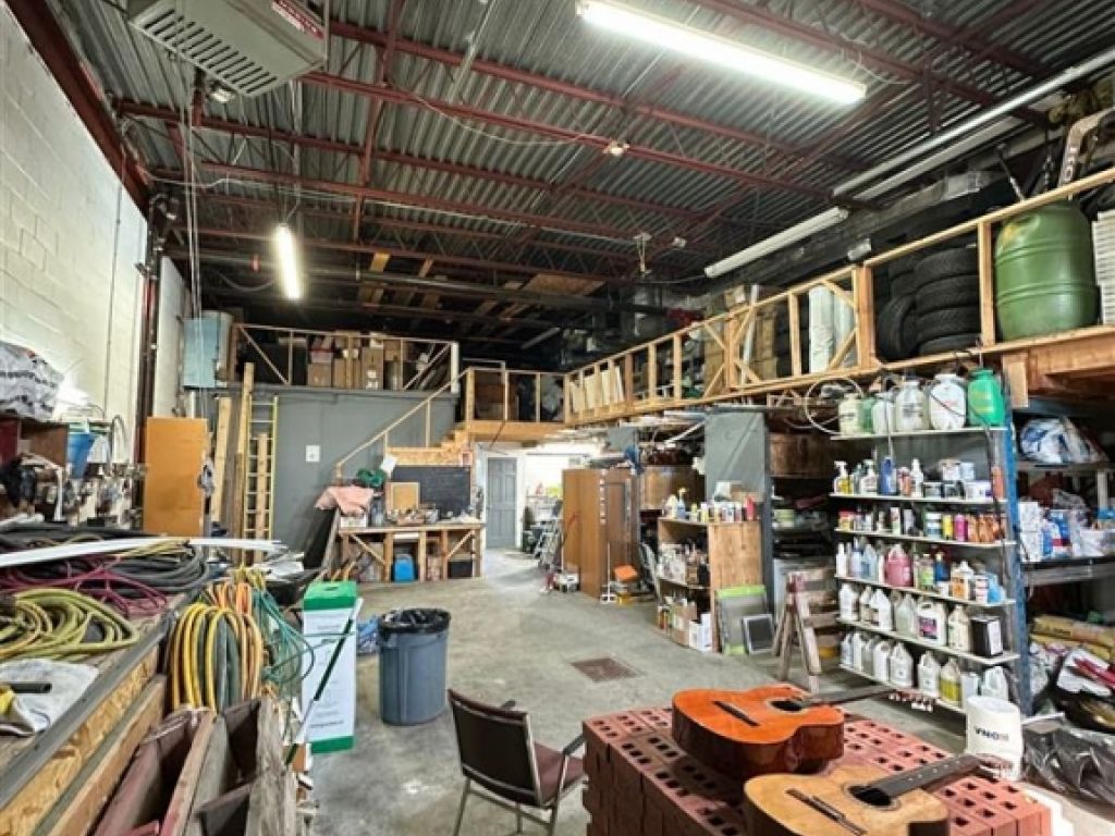 Industrial space for lease - 900 Rue Michelin