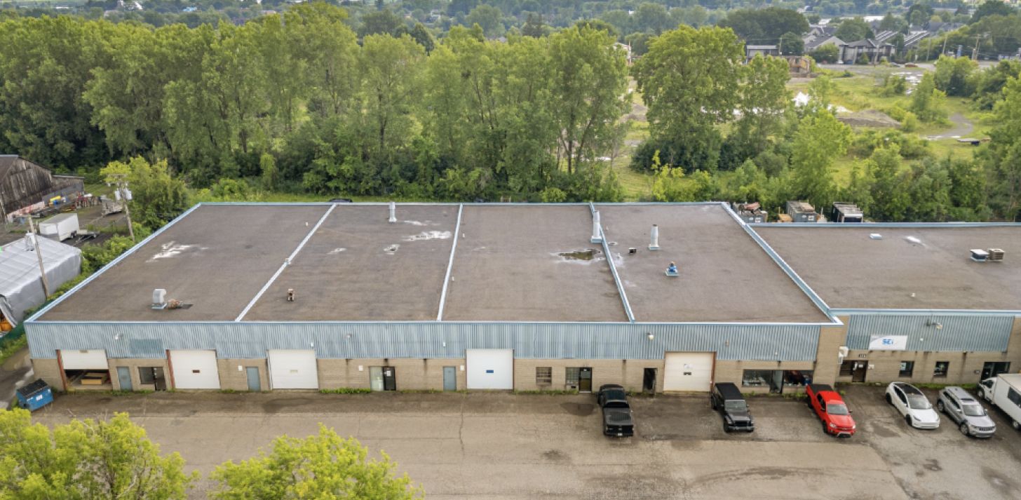 Local industriel isolé, secteur stratégique - À louer