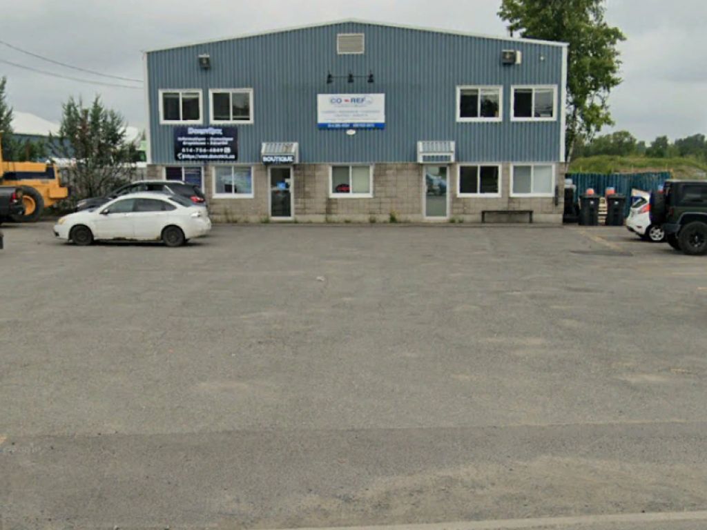 Local commercial � louer, espace bureau et garage pour maintenance et entreposage