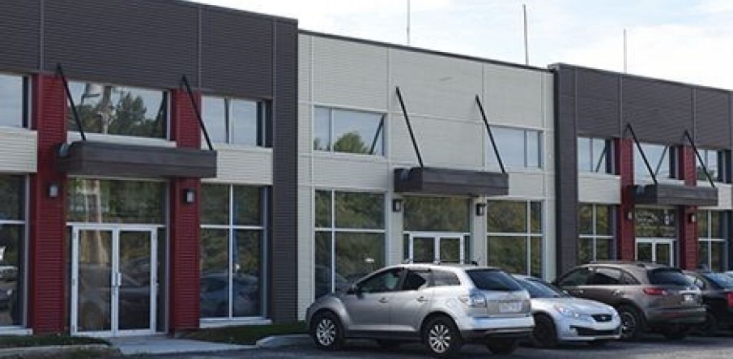 St-Jean-sur-Richelieu Local ind. et entreposage ext. Route 104 - For Rent