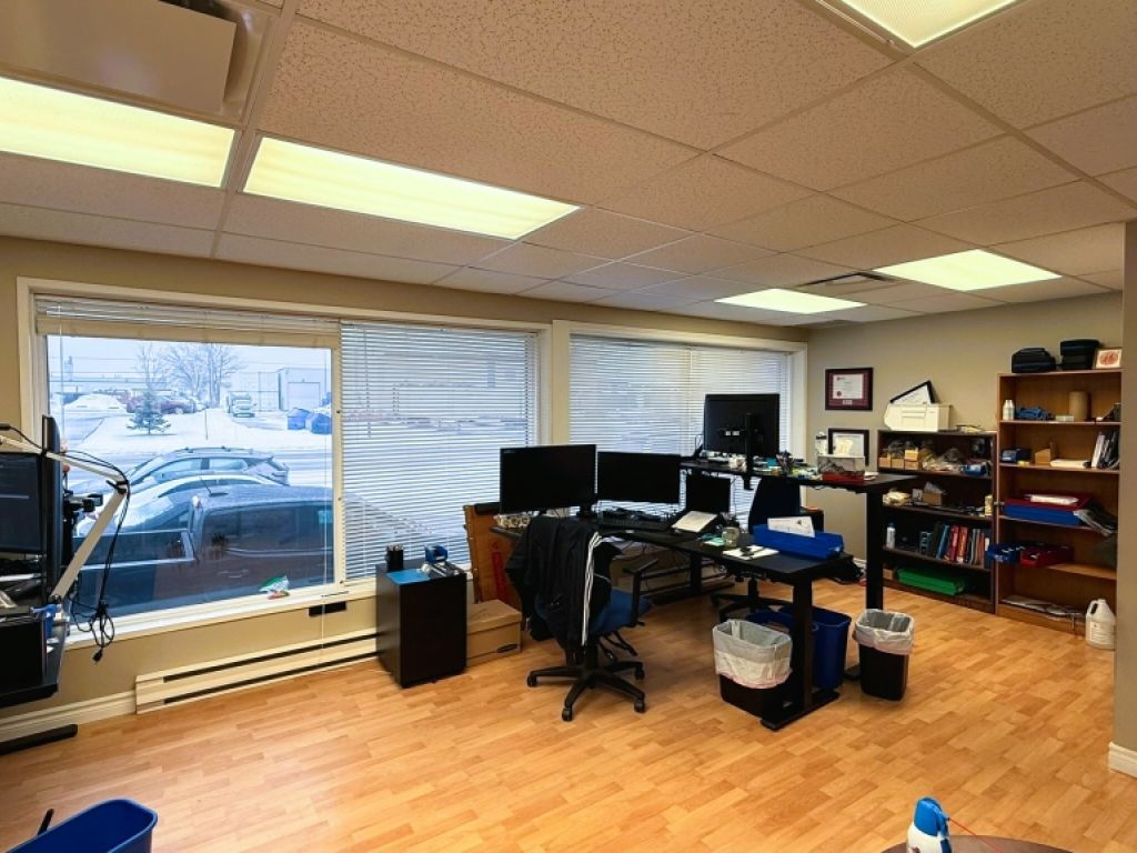 Sous-location �  Local industriel avec bureaux � L�vis