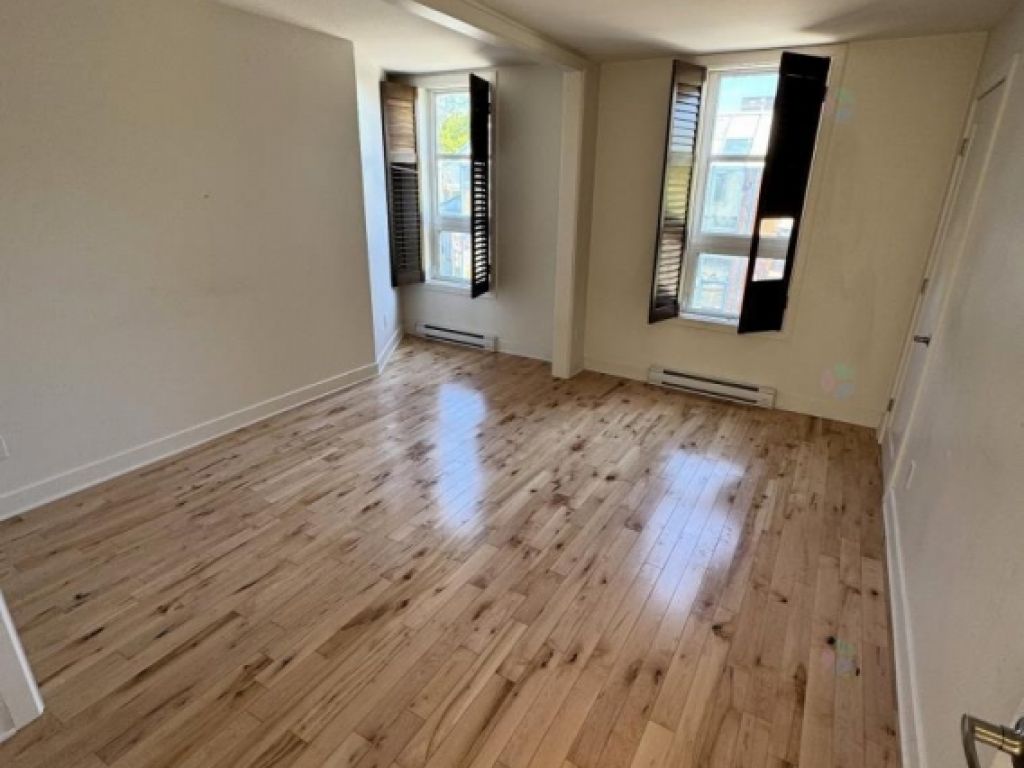 Bureau commercial situ� au 13 rue Blainville Ouest, Sainte-Th�r�se