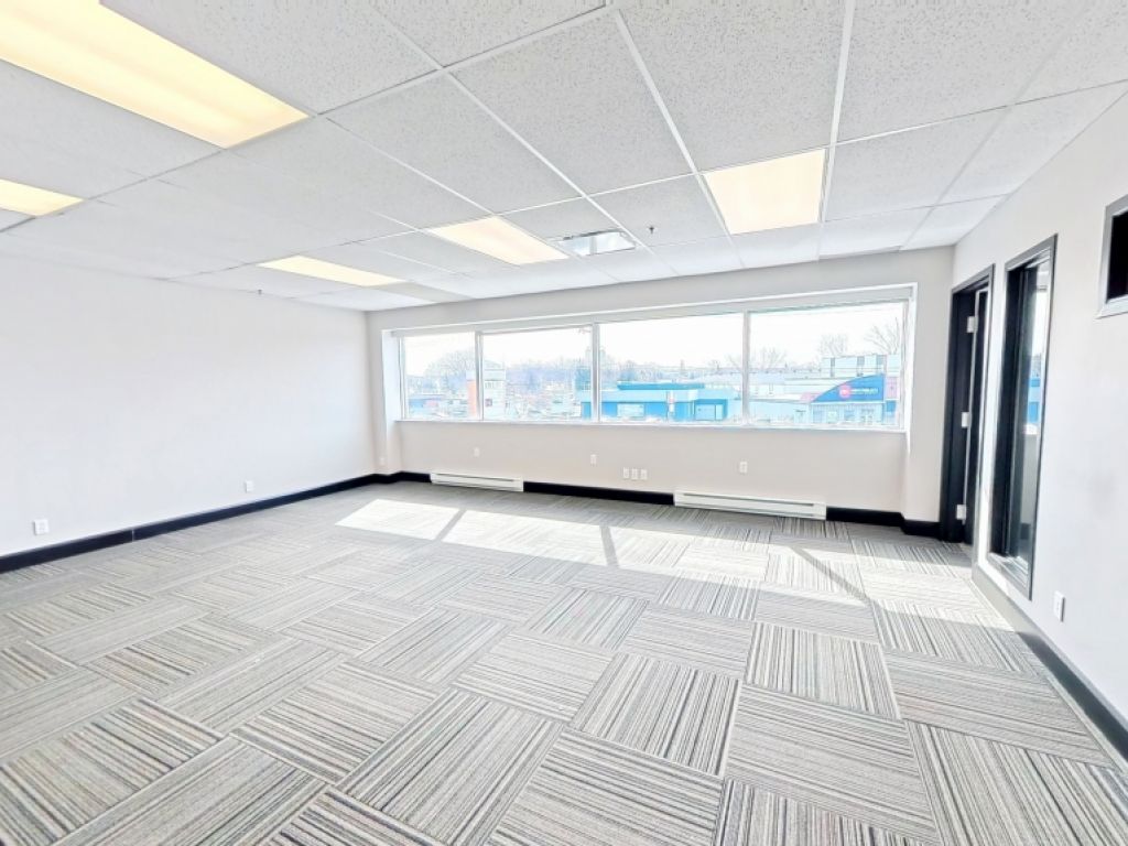 Espace de bureau � louer en 2e �tage � 3700 Hamel - Local 100 � Les Saules