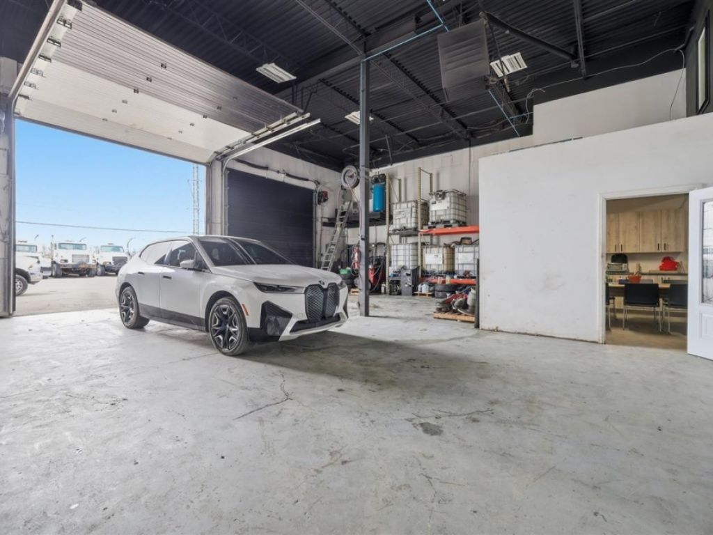 Industrial building for sale