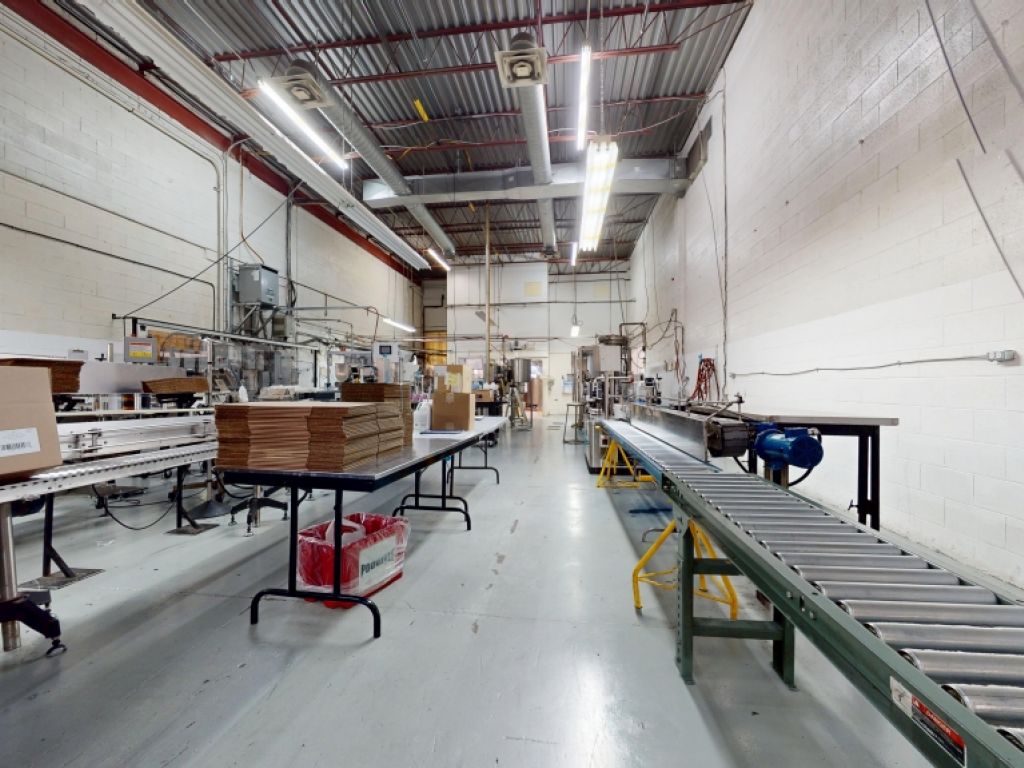  Industrial Space for Rent | Boisbriand | +50 000 FT�