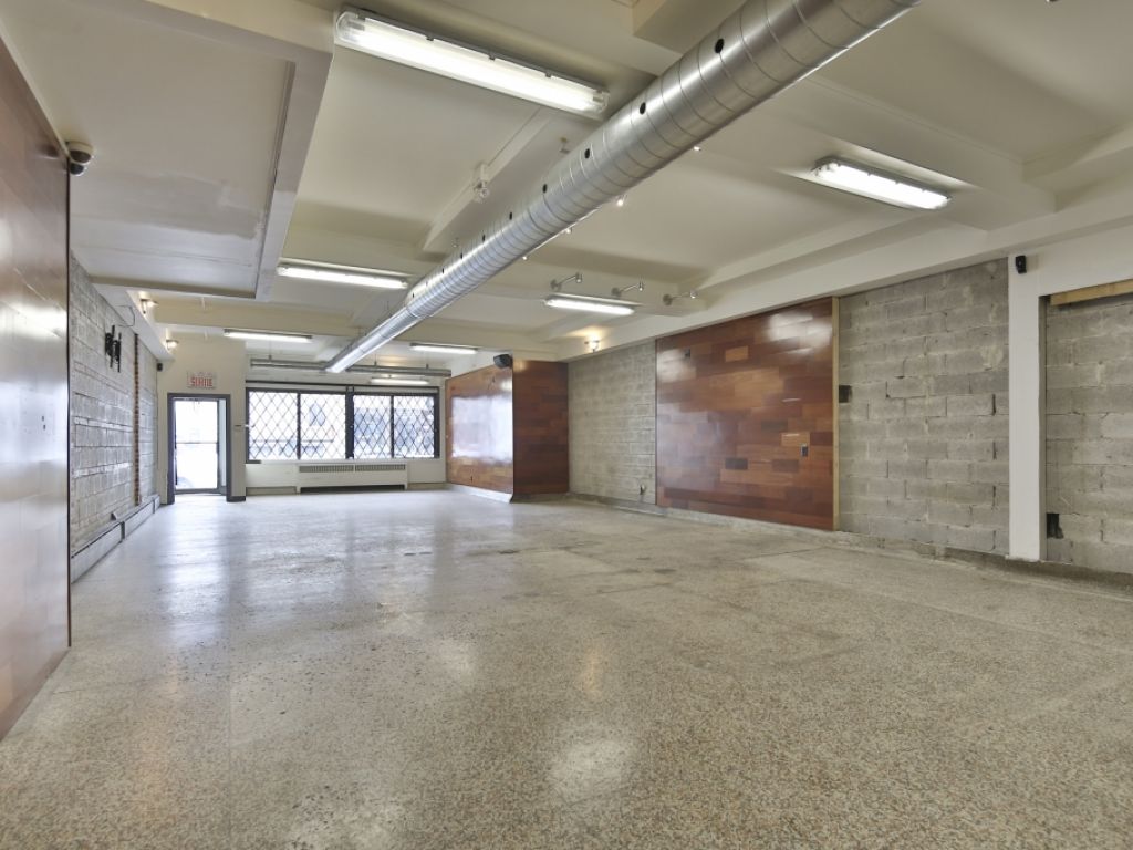 COMMERCIAL SPACE IN ROSEMONT