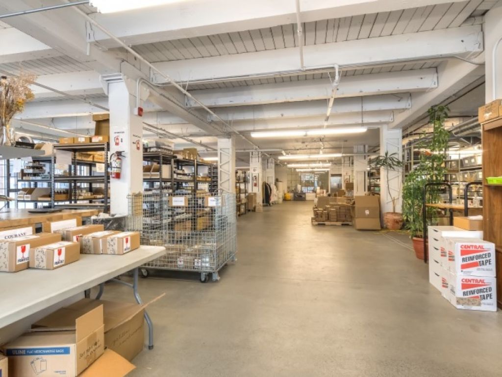  LOUER espace industriel exceptionnel, climatis et lumineux avec 3 quais Parc-Ex