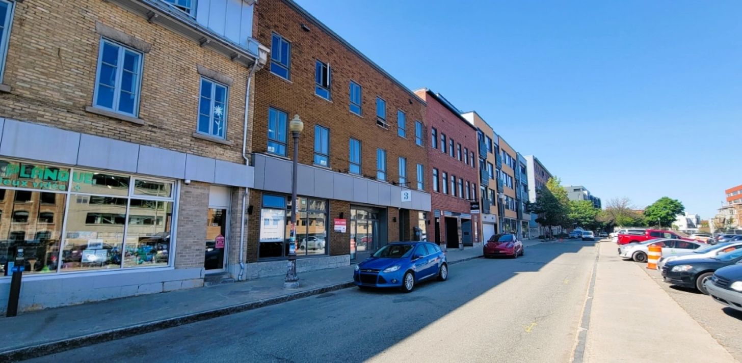 Opportunité commerciale à louer  Centre-Ville - 700pc - À louer