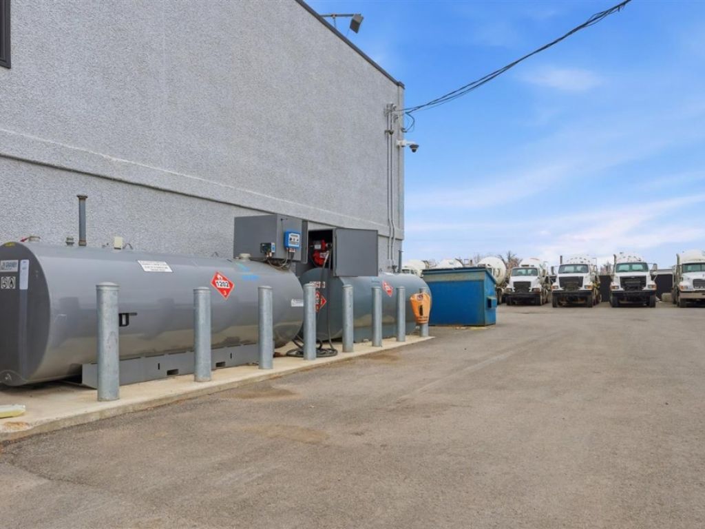Industrial building for sale