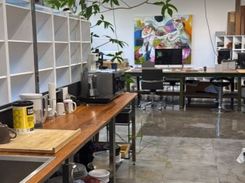 Loft / atelier / bureau lumineux -1947 pi.ca.  sous-louer