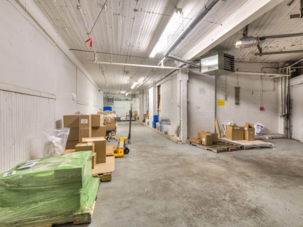  LOUER espace industriel exceptionnel, climatis et lumineux avec 3 quais Parc-Ex