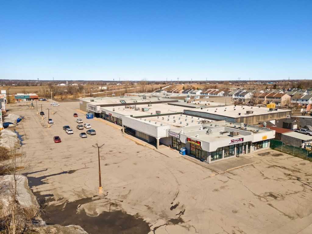 Commercial spaces and warehouse for rent 1,000 to 45,000 sqft Laval