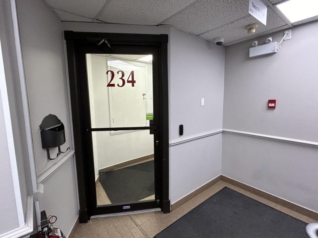 Office for rent 1414 sqft on 2nd floor downtown St-Jerome