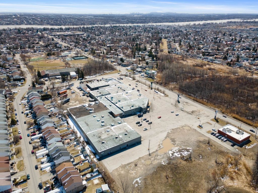 Commercial spaces and warehouse for rent 1,000 to 45,000 sqft Laval