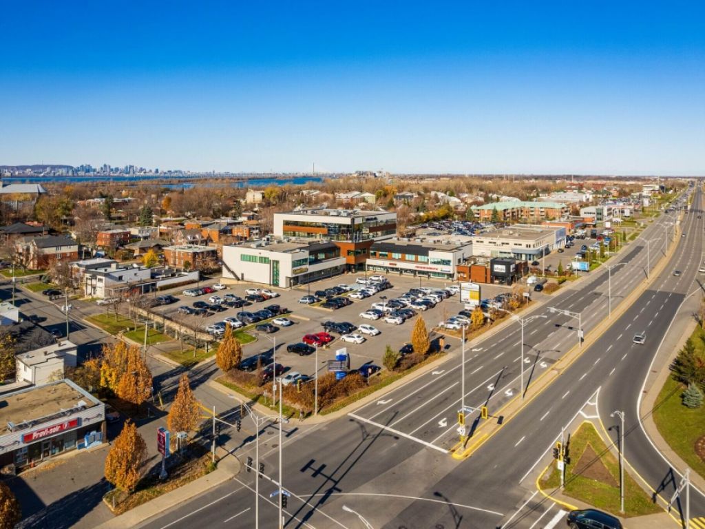 Commercial subdividable space and offices 800 to 10,400 sqft for rent La Prairie