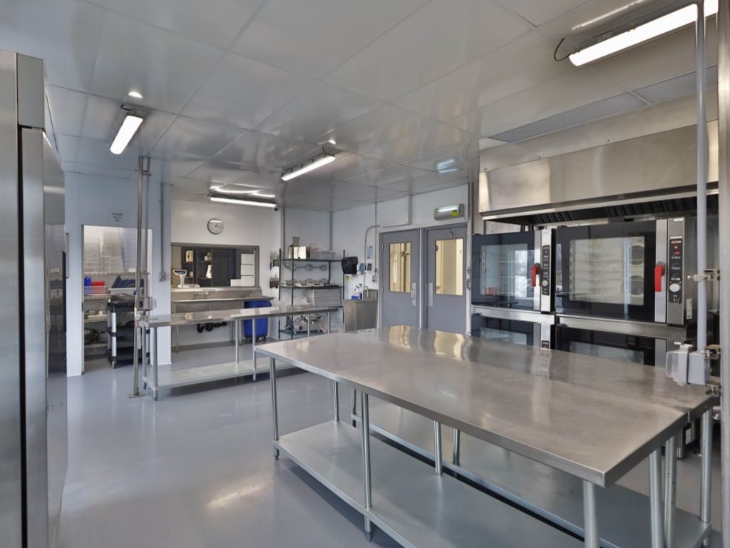 HACCP-certified food processing plant for lease, turnkey, in Estrie