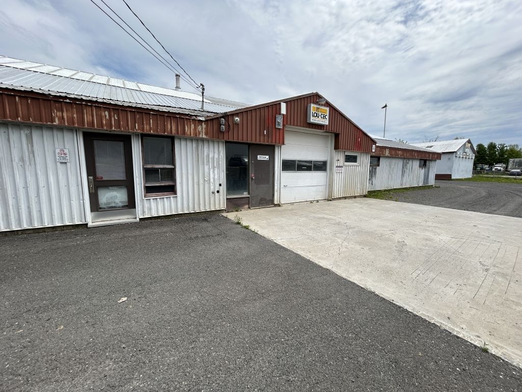 LOCAL  LOUER INDUSTRIEL - SAINT-ANSELME