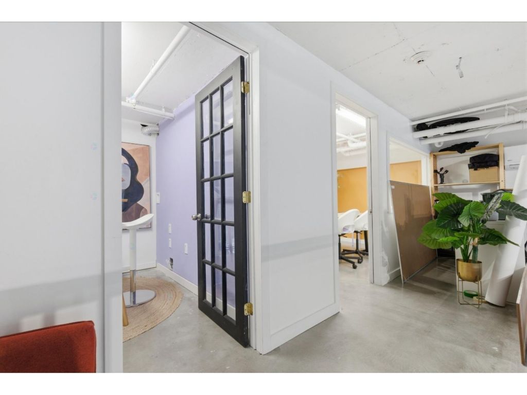 Bright professional commercial space on 2 stories in Plateau Mont-Royal