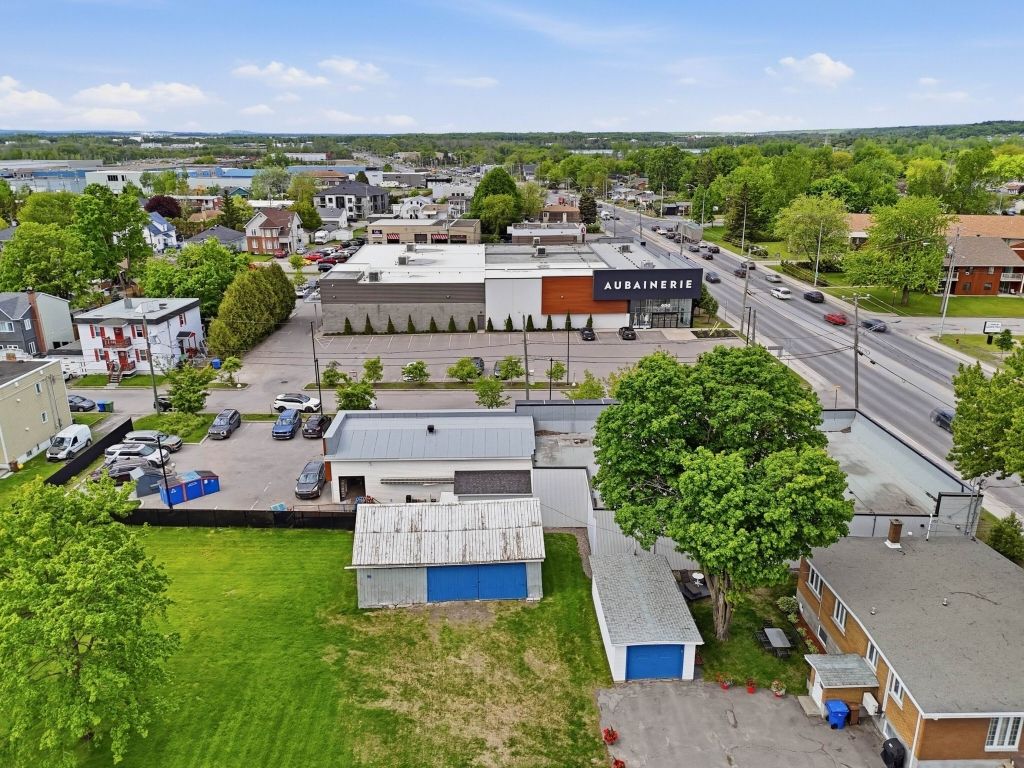 6,603 sq.ft. Commercial space in Saint-Jerome