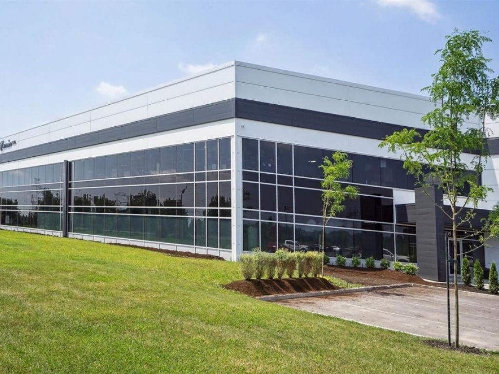 Industrial building 15,051 sq.ft. � Saint-Bruno-de-Montarville