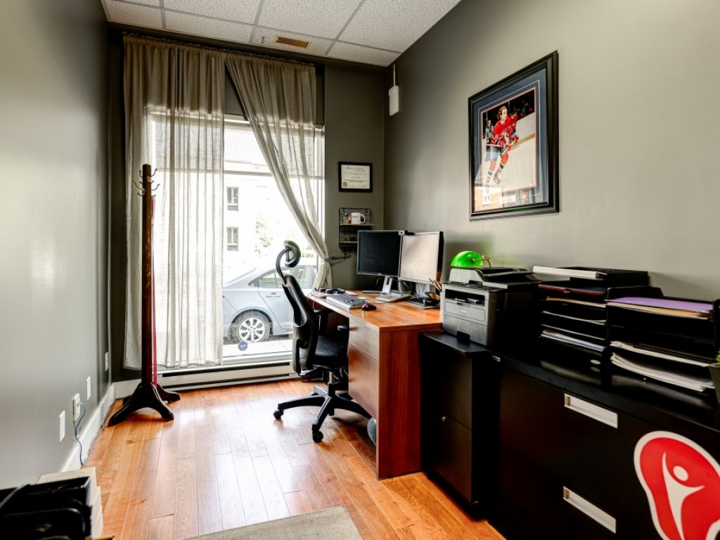 OFFICE FOR RENT, 1568 SQF, FRONT METRO DU COLLGE