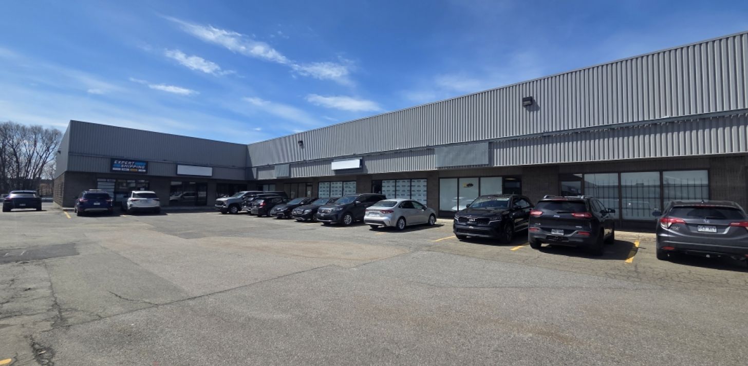 Local industriel &agrave; louer � Carrefour du Commerce, Ancienne-Lorette - For Rent