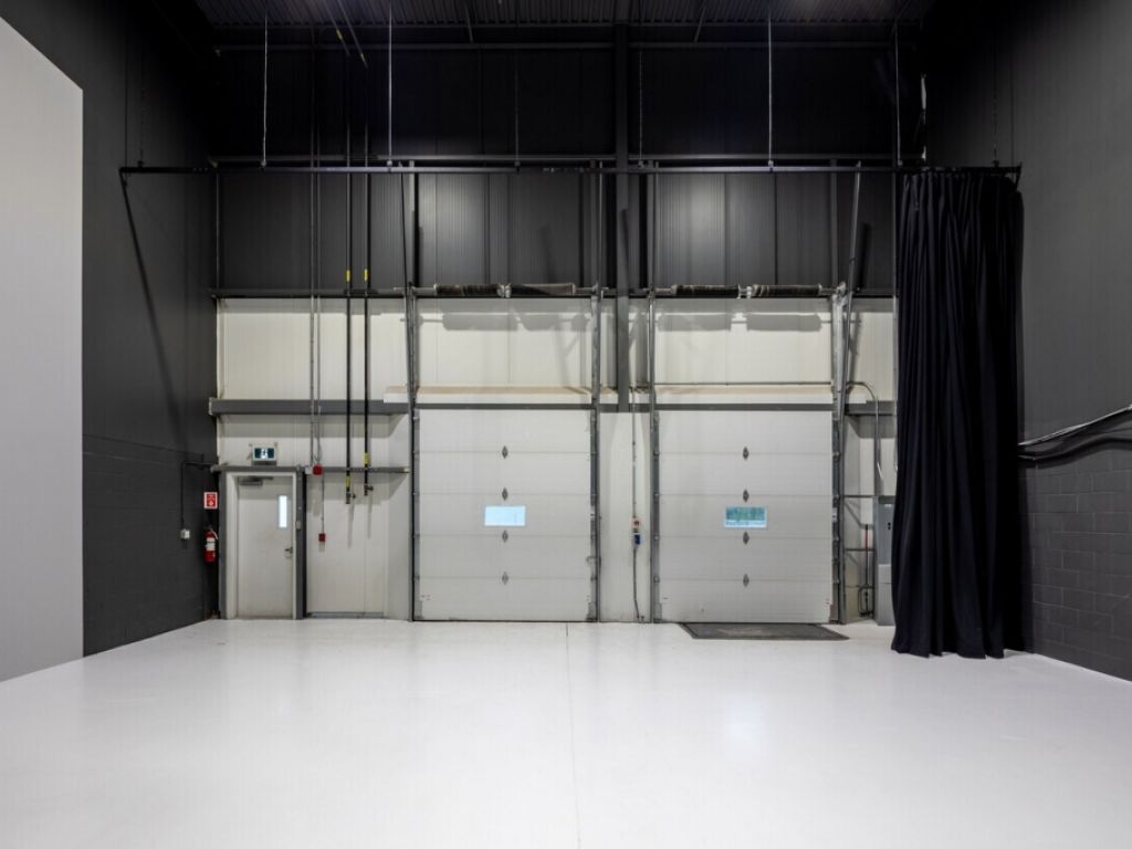 Espace industriel � Louer Laval - 6 985 PI2