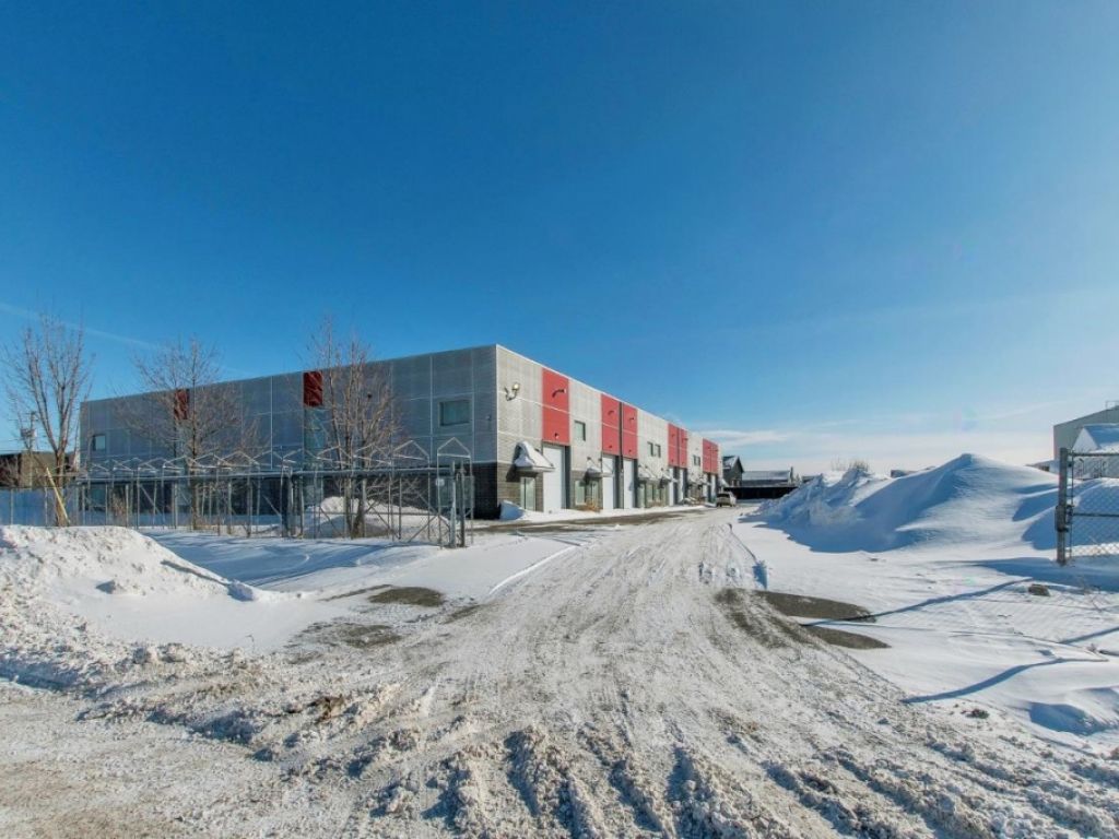 Large Subdividable Warehouse � Mirabel Industrial Park