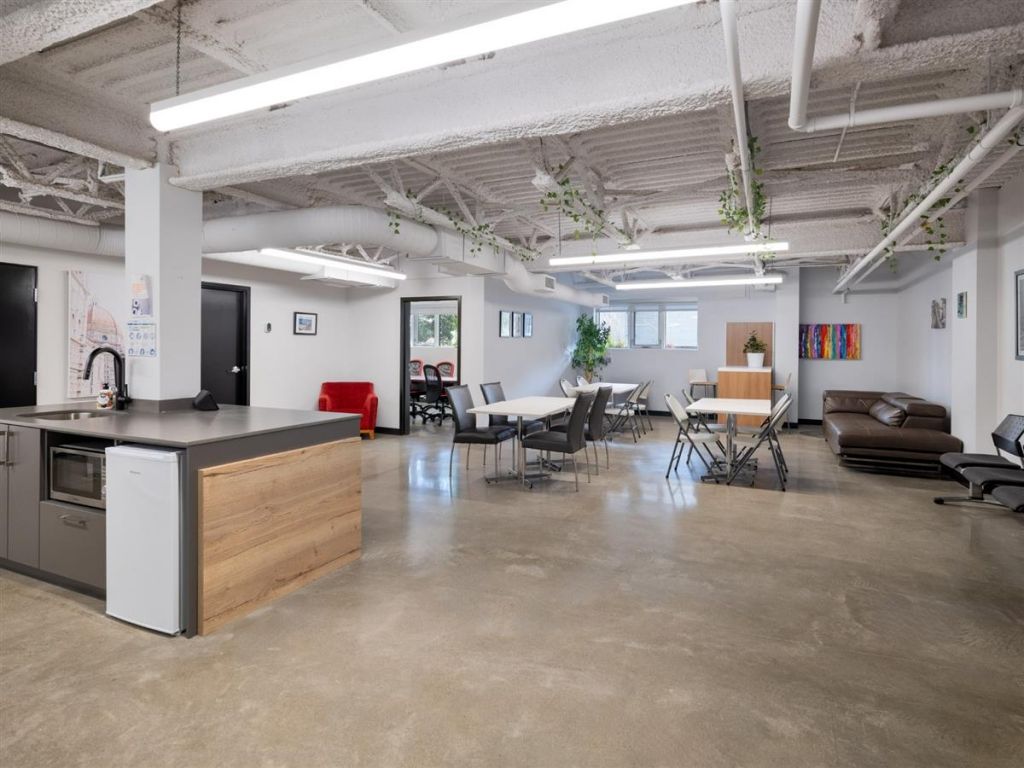 Office space for lease - 2180 Boul. des Laurentides, local S-S