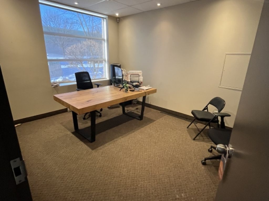 Entrep�t de 5 000 pieds carr�s � louer � Sous-location � Boucherville