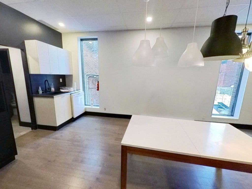 BUREAUX - 305 REN�-L�VESQUE OUEST
