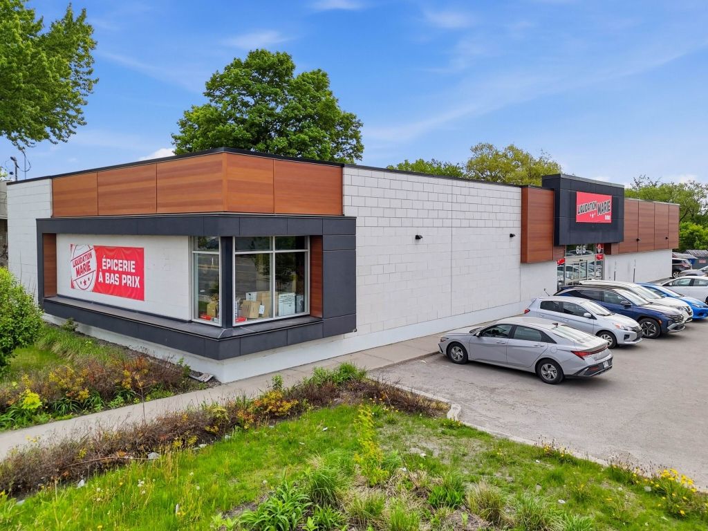 6,603 sq.ft. Commercial space in Saint-Jerome