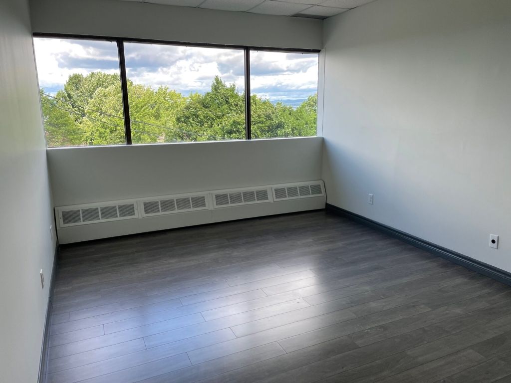 Bureau 251 - Plaza Laval  Ste-Foy