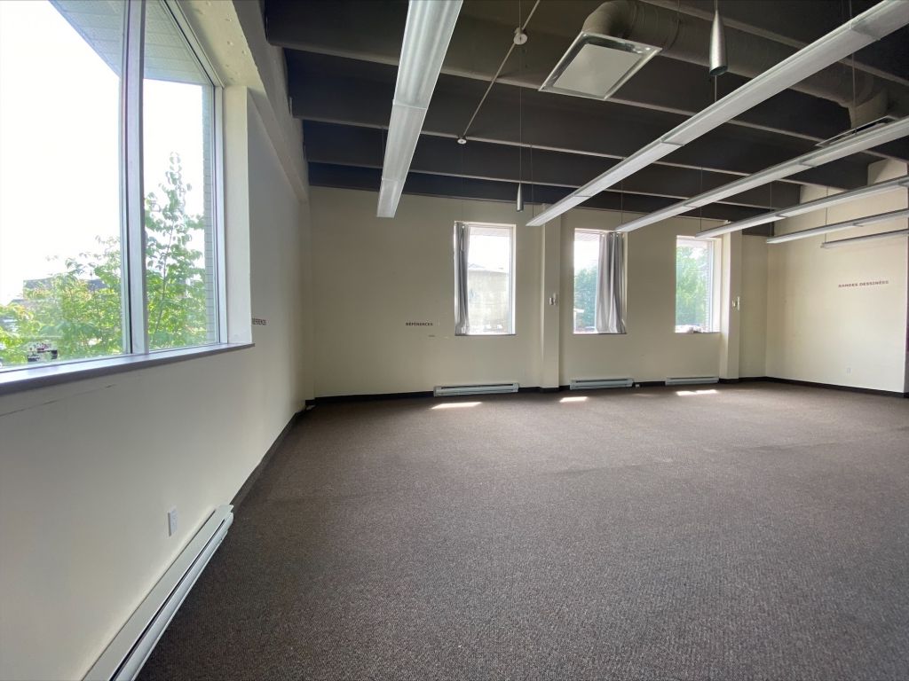 Local Commercial/Bureaux � louer - Jonqui�re - 1095 � 2500 pi2