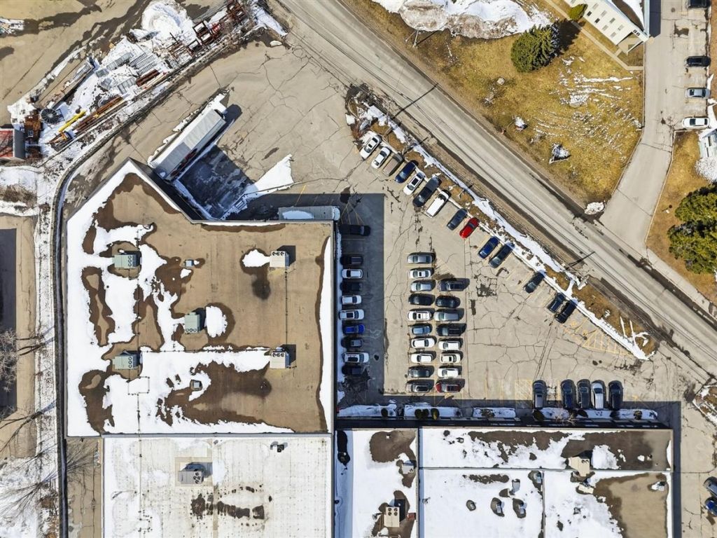 Industrial condo for lease or sale � 36,920 sq.ft. � Boisbriand