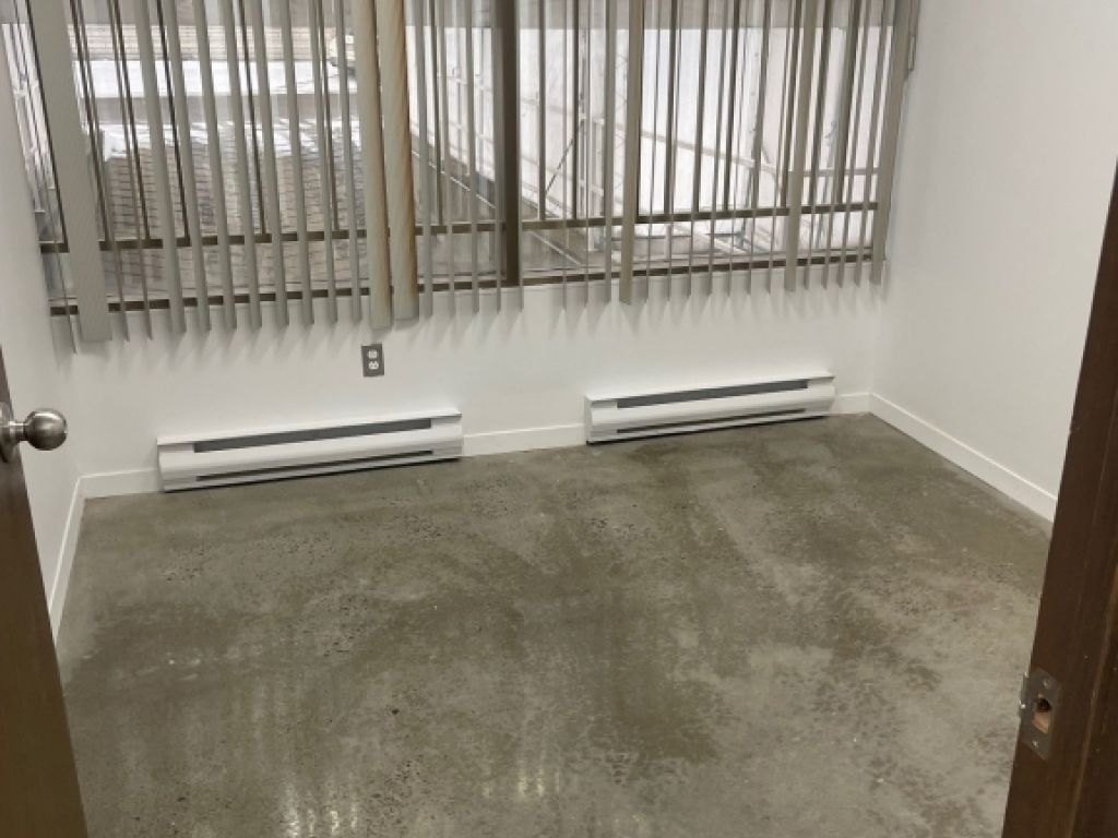 1,198 sq. ft. renovated offices for rent in Montreal North!