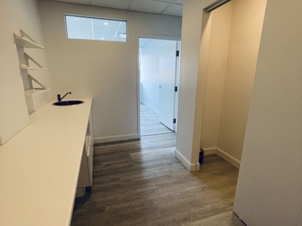 Bureau  louer - 465 rue Victoria St-Lambert Rive-Sud - 900 pi2