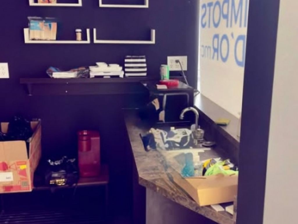 Versatile 950 sq. ft. unit with the option for additional space