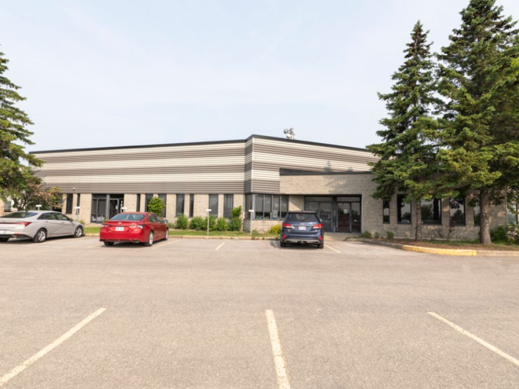  Industrial Space for Rent | Boisbriand | +50 000 FT�