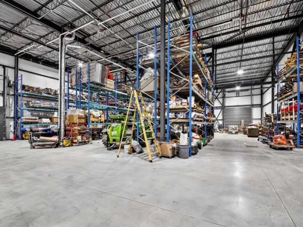 Industrial building for sale