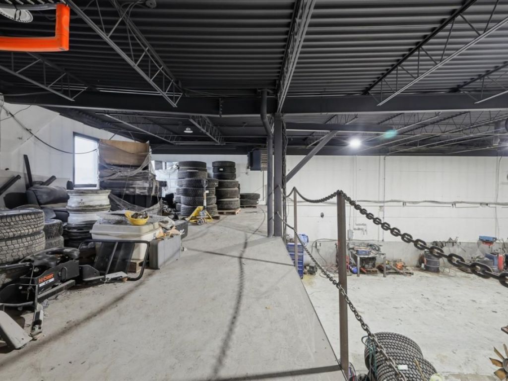 Industrial building for sale