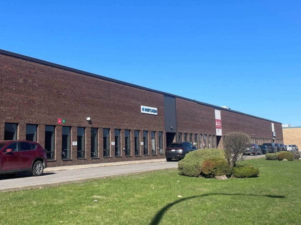 Espace industriel pres de l'a�roport et les autoroutes 40/13/520