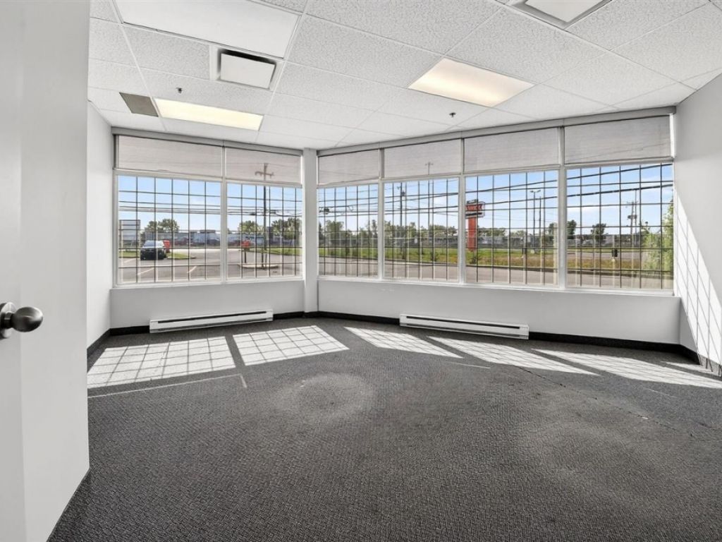 Office Space for Rent � 4451-4479 Aut. Jean-No�l-Lavoie (A-440), unit 250, Laval (Chomedey)
