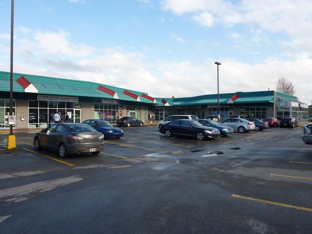 St-eustache commercial unit for rent/for sale